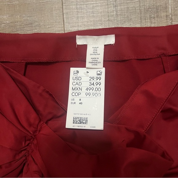 H&M Red Bow Skirt (Sold out online!) - Picture 5 of 5